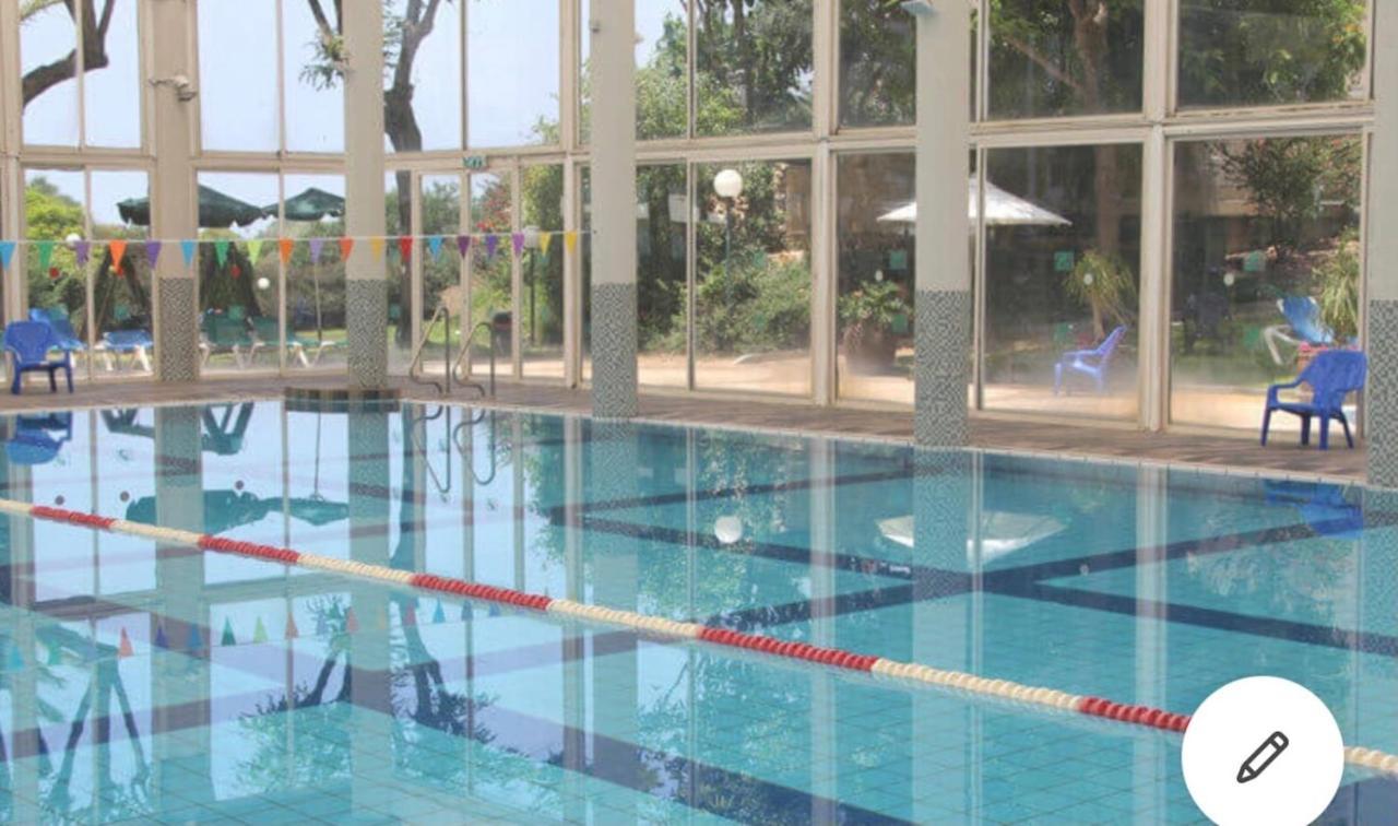 Caesarea Inn Luaran gambar