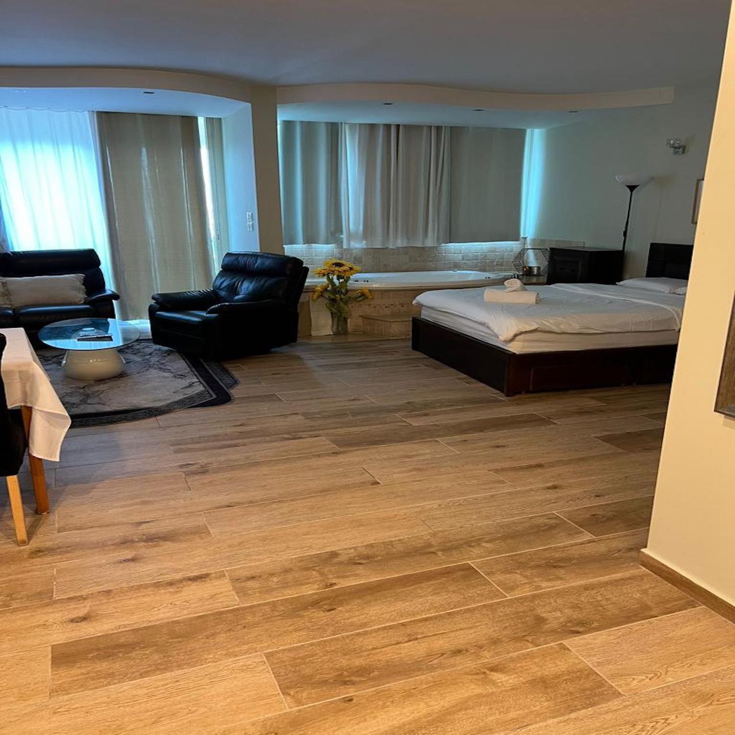 Caesarea Inn Luaran gambar